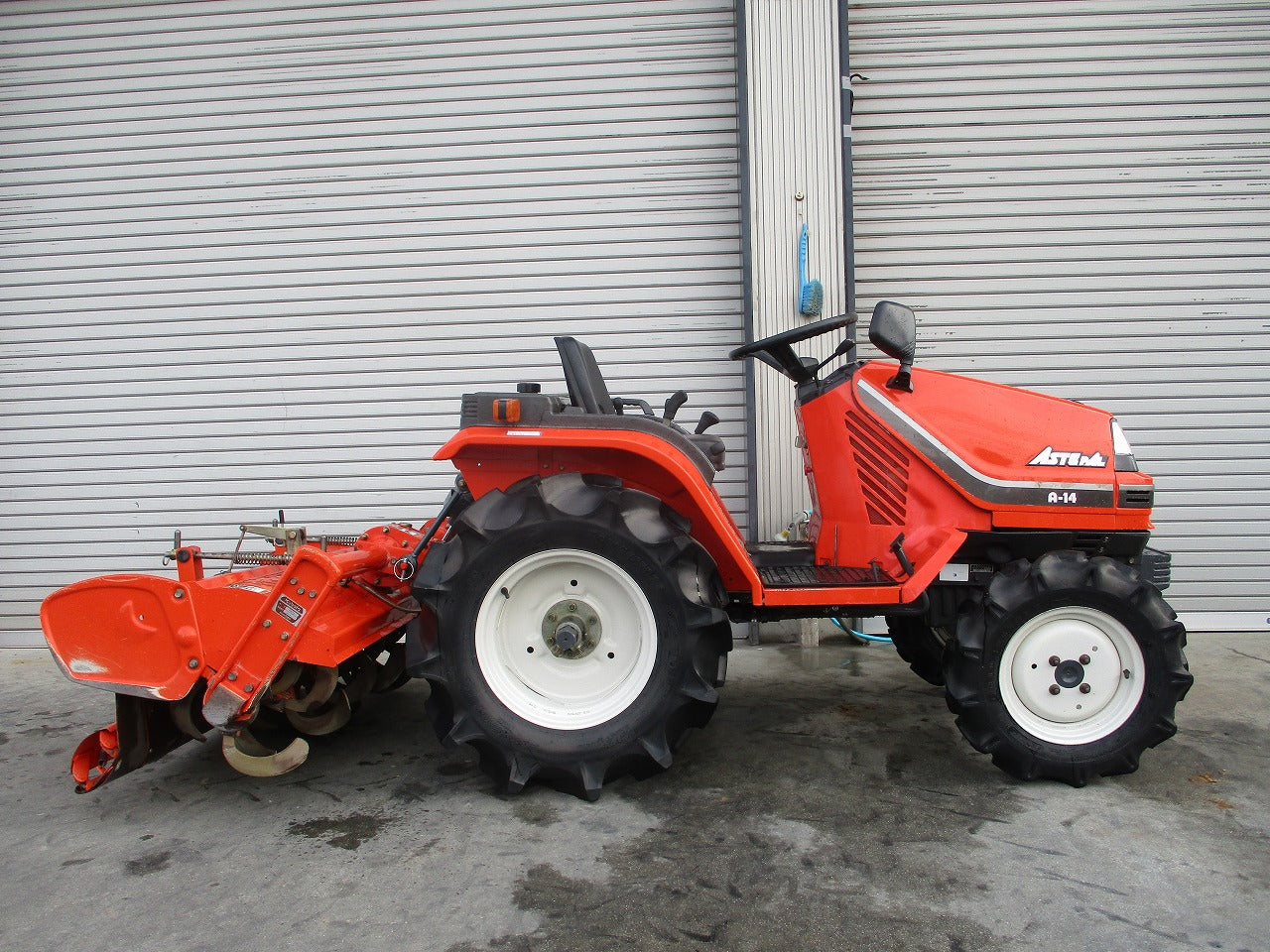 鹿児島発　14馬力　クボタ　ディーゼルエンジントラクターA-14　自動水平　爪新品交換済み 鹿児島発 クボタ 14馬力トラクターA-14
