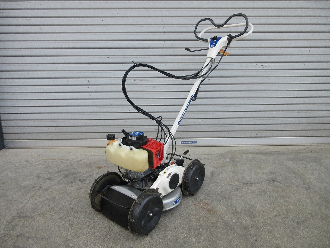 草刈り機　スパイダーモア　畔草刈り機　SP850A　４wd　長野市 在庫品】イセキアグリ 畦草刈機 スパイダーモア SP853A (刈幅500mm
