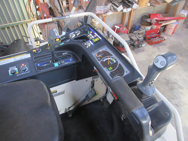 三菱 4条刈り コンバイン V450