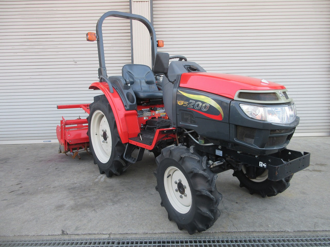農用トラクター（乗用型）16馬力　MITSUBISHI トラクター｜製品情報｜製品紹介｜三菱マヒンドラ農機