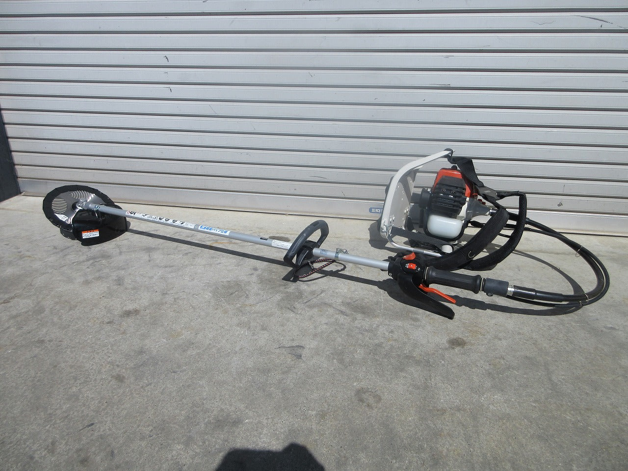 939 鳥取県発 共立 畦草 畔草 刈機 替刃あり [ HTM3G ] 現状販売 引取歓迎 広島 岡山 島根 兵庫 あぐり家鳥取中央店 939 鳥取県発 共立 畦草 畔草 刈機 替刃あり [ HTM3G ] 現状