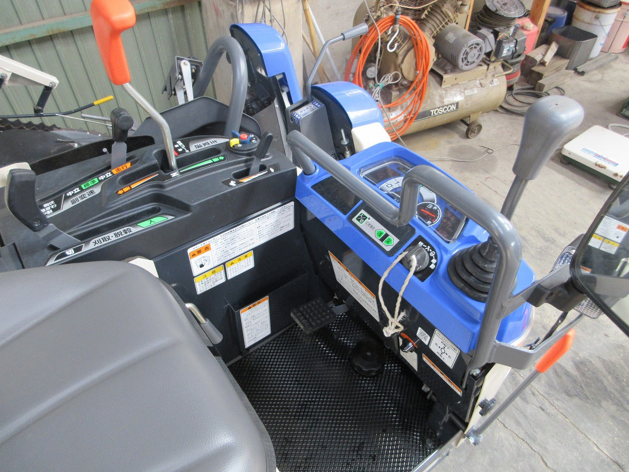 イセキ 2条刈り コンバイン HVZ215G-ZKWC | のうき屋 ONLINE STORE