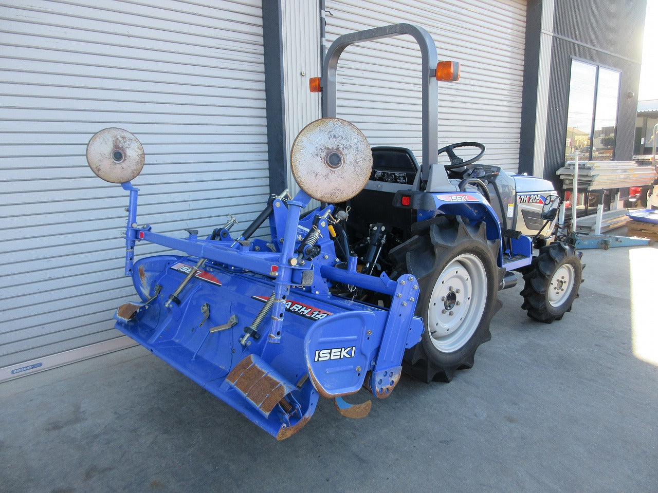 【SOLD OUT】イセキ トラクタ TH205 20馬力 126時間 パワステ 自動水平 倍速 逆転 クイックヒッチ【簡易整備清掃】【下取歓迎】【農機具でっく】【広島】【トラクター】 SOLD OUT】イセキ トラクタ TH205 20馬力 126時間 パワステ 自動水平