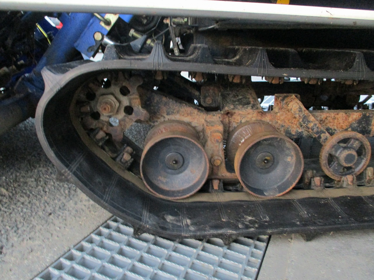 イセキ 3条刈り コンバイン HF327G-ZVDW | のうき屋 ONLINE STORE