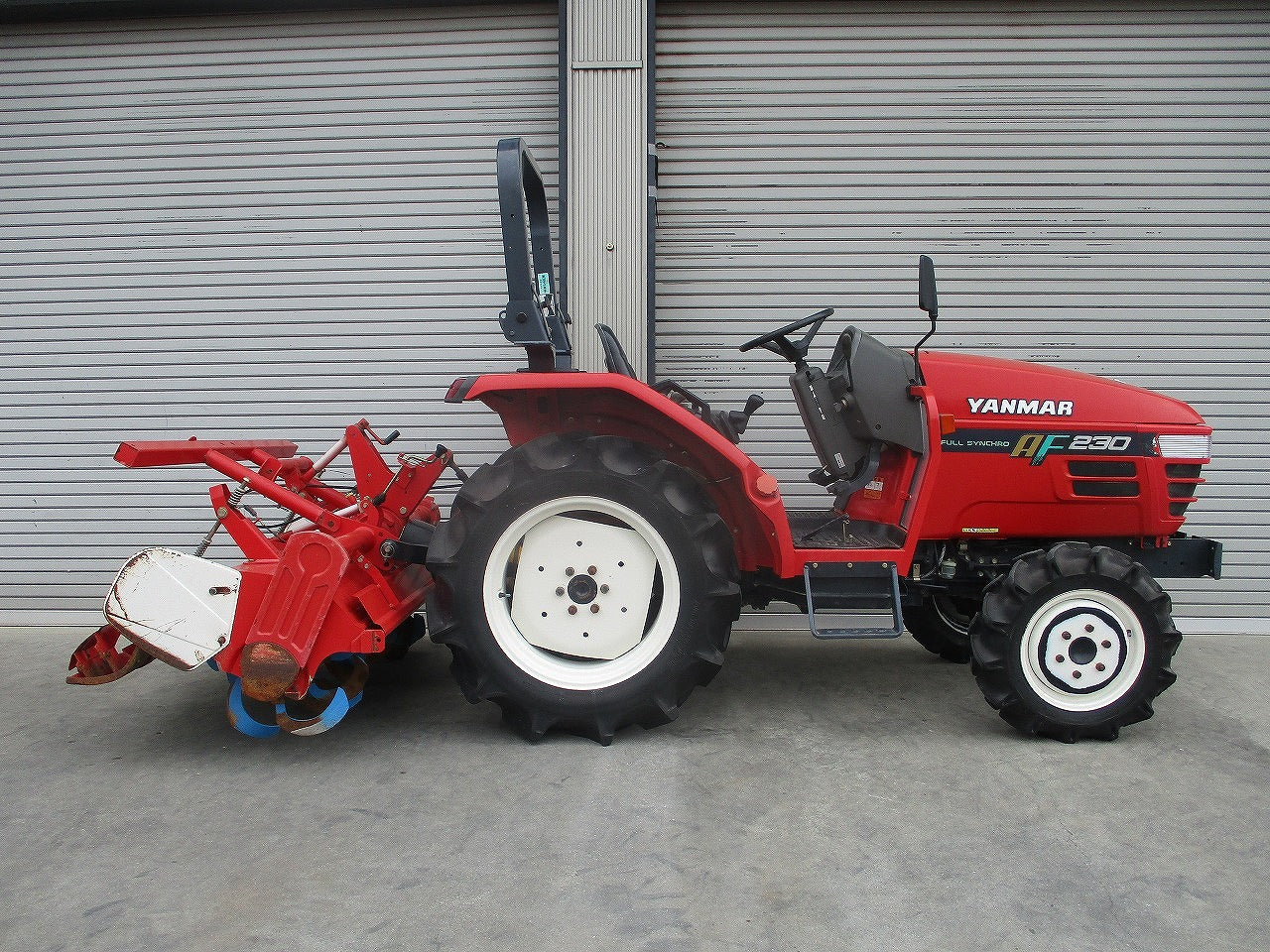 ヤンマー YM2301 ディーゼルトラクター 23馬力 実働品 ヤンマー YM2301 ディーゼルトラクター 23馬力 実働品