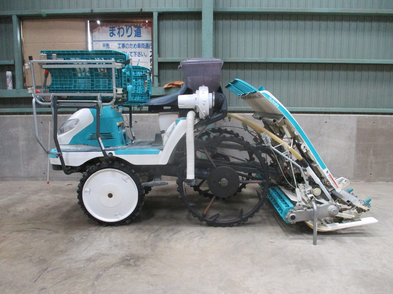 除草剤散布機付き～～新しいバッテリー交換済み　田植機 4条 クボタ SPJ450 ガソリンエンジン 除草剤散布機付き～～新しいバッテリー交換済み 田植機 4条 クボタ