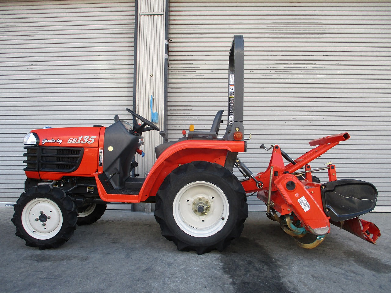 使用時間が短い クボタ トラクター GB135 142時間